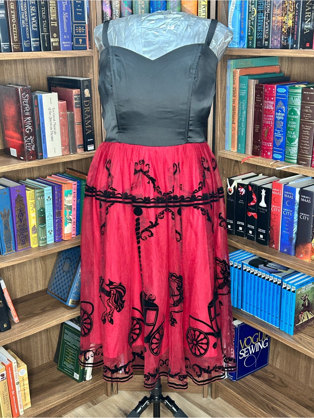 Unique Vintage Black Bodice Red Tulle Skirt Carriage Print Cocktail Dress